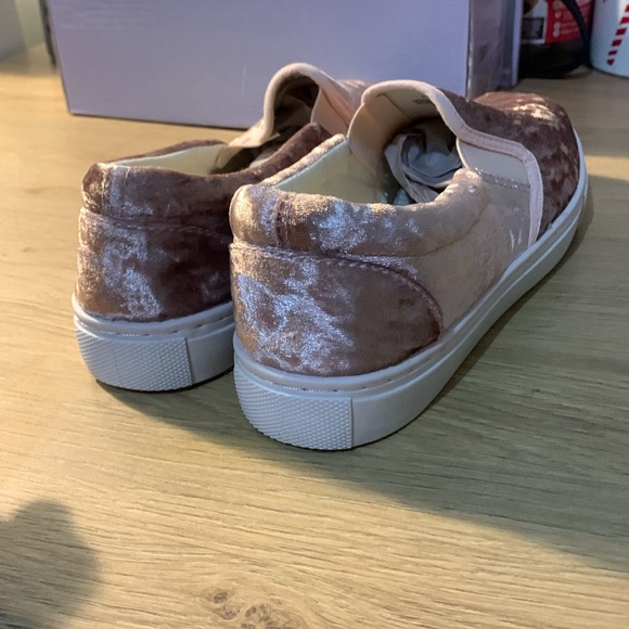 Slip on Sneakers - Picture 4 of 5